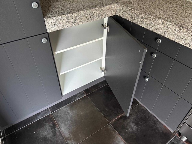 Keuken met apparatuur - afbeelding 15 van  19