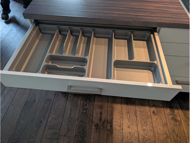 Keuken met apparatuur - afbeelding 12 van  27