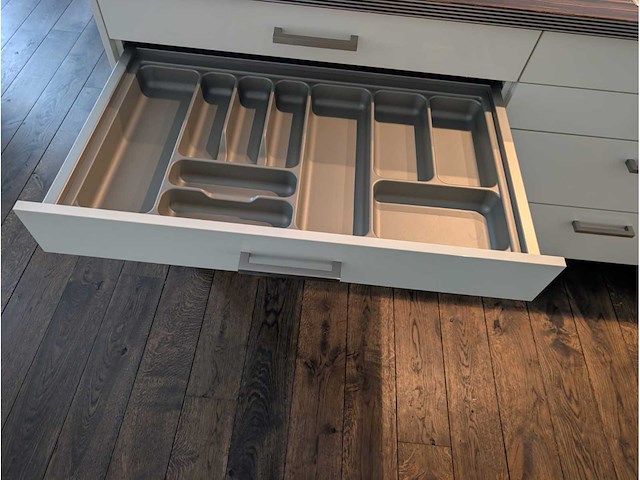 Keuken met apparatuur - afbeelding 19 van  27