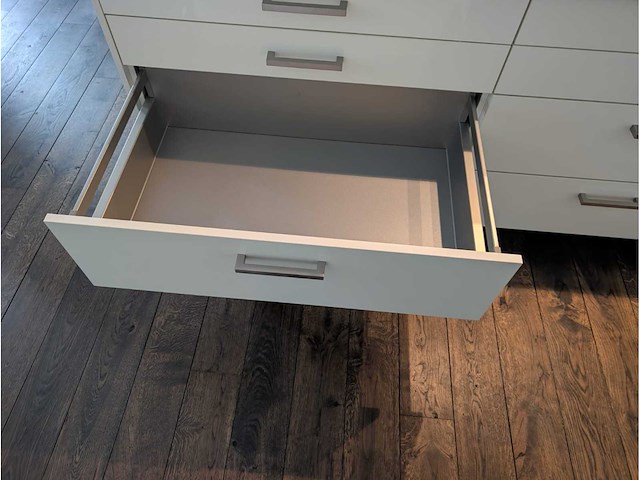 Keuken met apparatuur - afbeelding 23 van  27