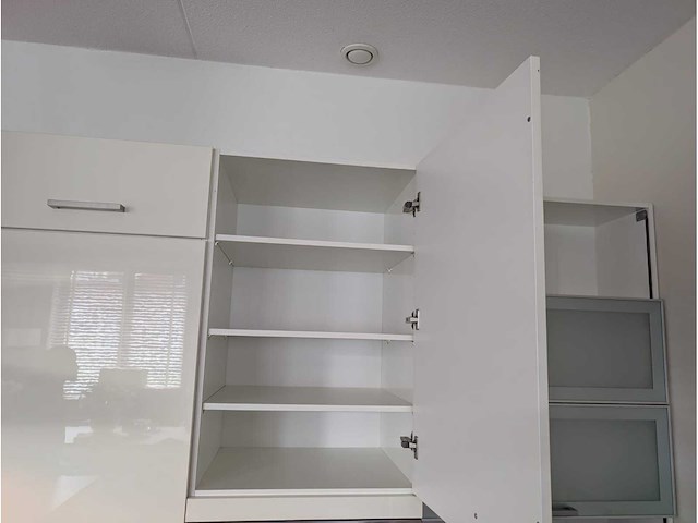 Keuken met apparatuur - afbeelding 27 van  27