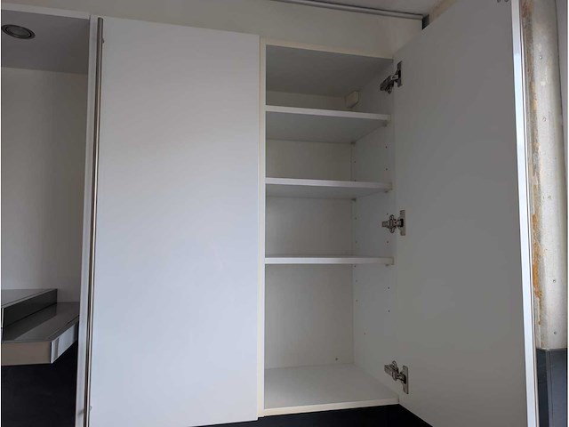 Keuken met apparatuur - afbeelding 16 van  33