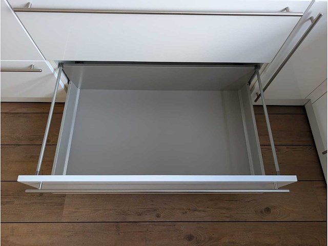Keuken met apparatuur - afbeelding 17 van  33