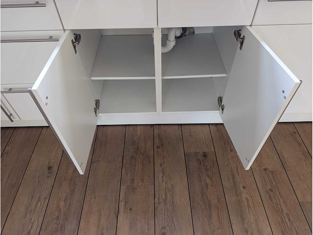 Keuken met apparatuur - afbeelding 22 van  33