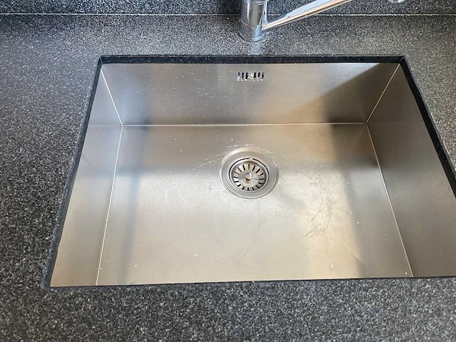 Keuken met apparatuur - afbeelding 3 van  25