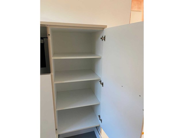 Keuken met apparatuur - afbeelding 17 van  25