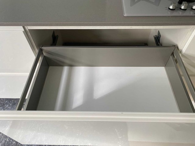 Keuken met apparatuur - afbeelding 4 van  31