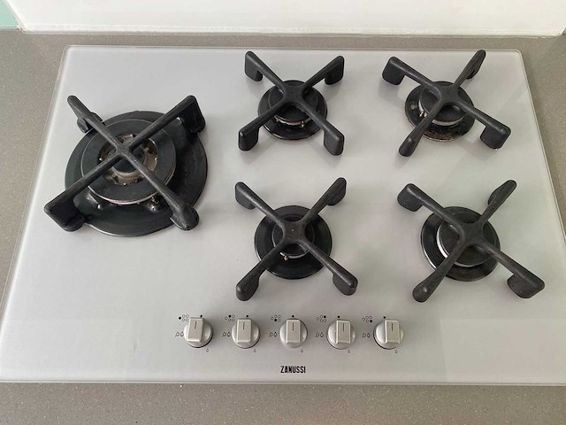 Keuken met apparatuur - afbeelding 8 van  31
