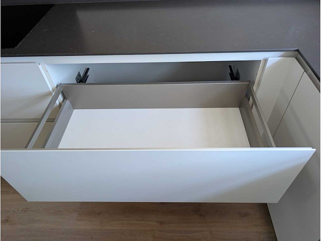 Keuken met apparatuur - afbeelding 3 van  34