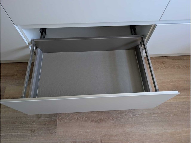 Keuken met apparatuur - afbeelding 4 van  34