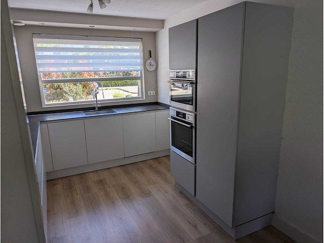 Keuken met apparatuur - afbeelding 1 van  34