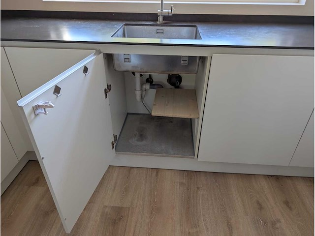 Keuken met apparatuur - afbeelding 13 van  34