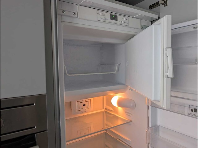 Keuken met apparatuur - afbeelding 25 van  34