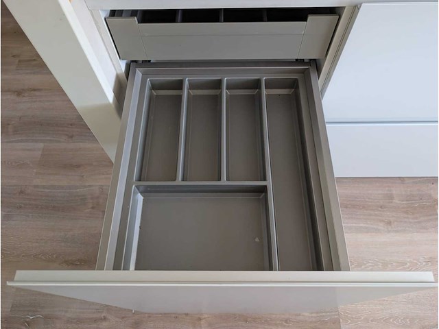 Keuken met apparatuur - afbeelding 32 van  34