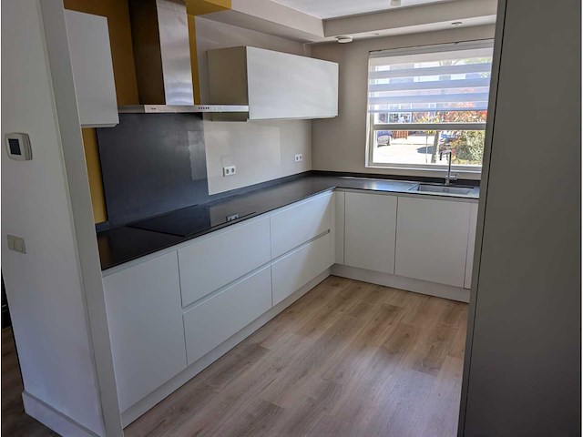 Keuken met apparatuur - afbeelding 33 van  34