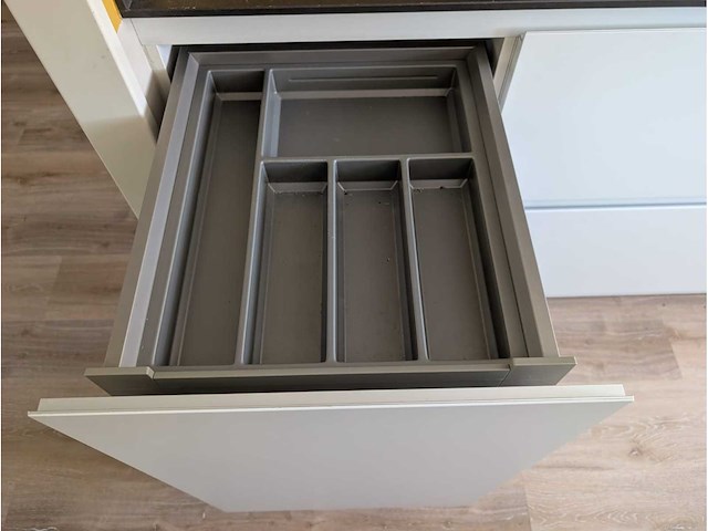 Keuken met apparatuur - afbeelding 34 van  34