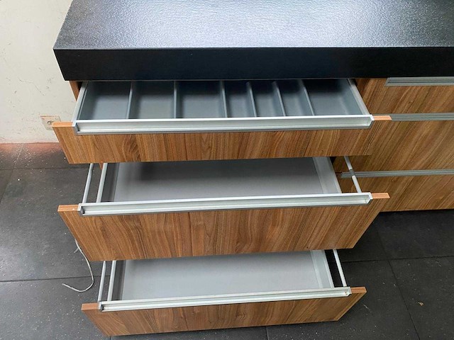 Keuken met apparatuur - afbeelding 27 van  32