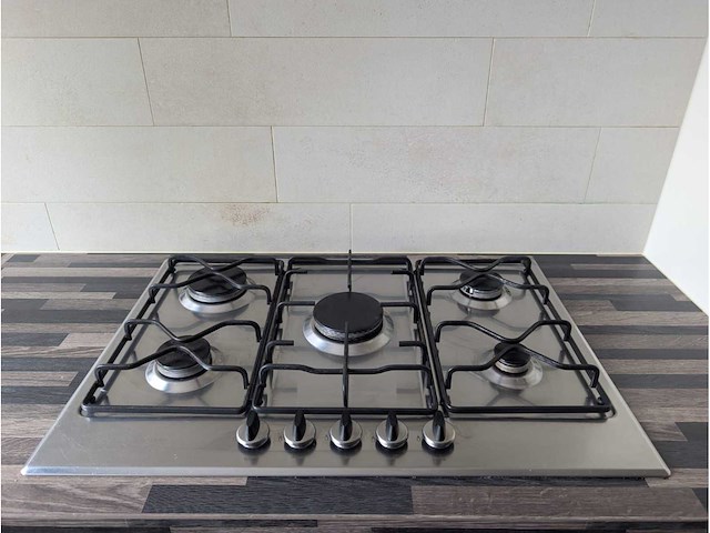 Keuken met apparatuur - afbeelding 12 van  15