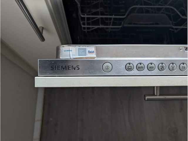Keuken met apparatuur - afbeelding 15 van  15