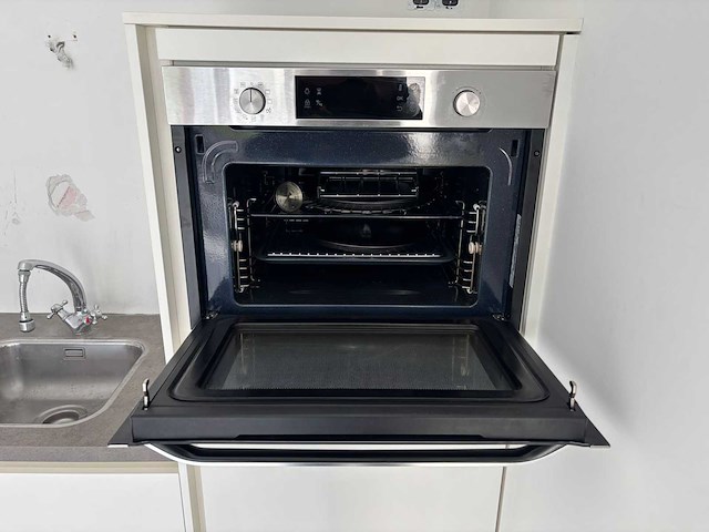 Keuken met apparatuur - afbeelding 10 van  13