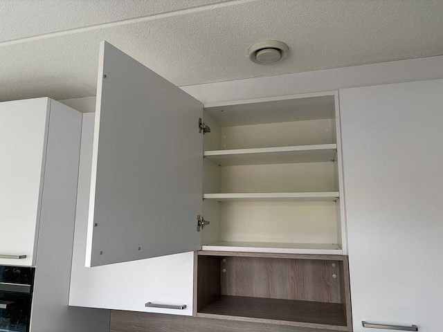 Keuken met apparatuur - afbeelding 2 van  18