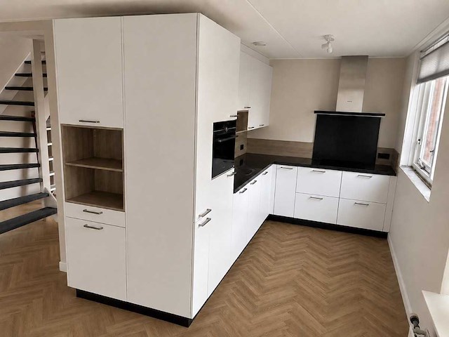 Keuken met apparatuur - afbeelding 1 van  18