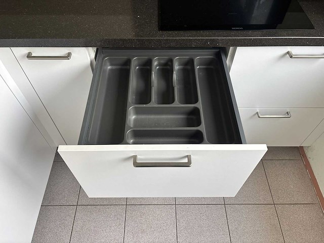 Keuken met apparatuur - afbeelding 12 van  18