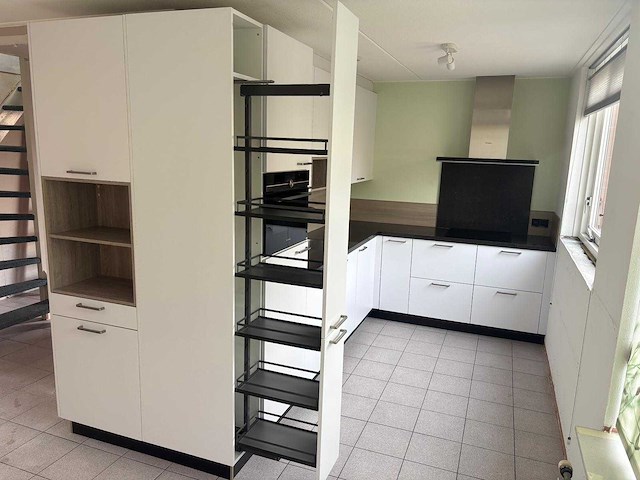Keuken met apparatuur - afbeelding 17 van  18