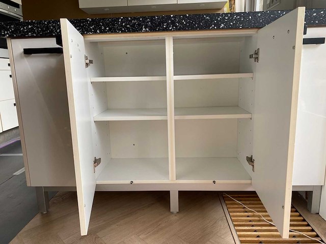 Keuken met apparatuur - afbeelding 5 van  26