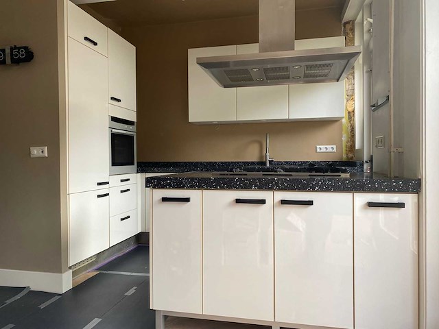Keuken met apparatuur - afbeelding 1 van  26