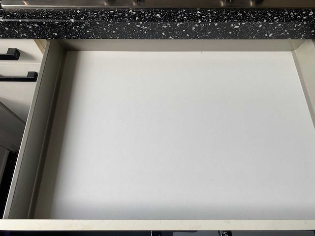 Keuken met apparatuur - afbeelding 10 van  26