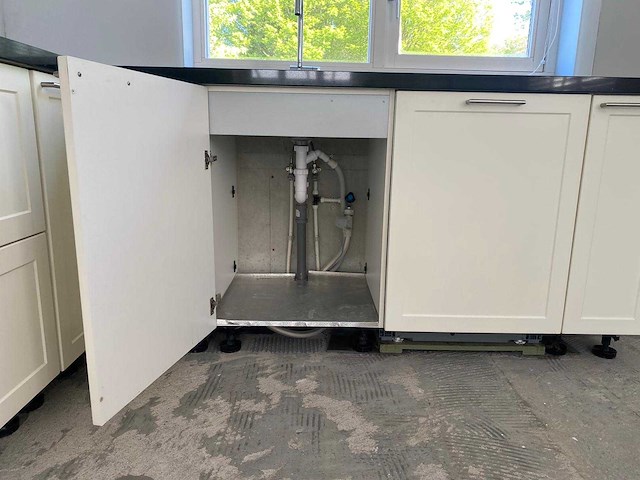 Keuken met apparatuur - afbeelding 13 van  23