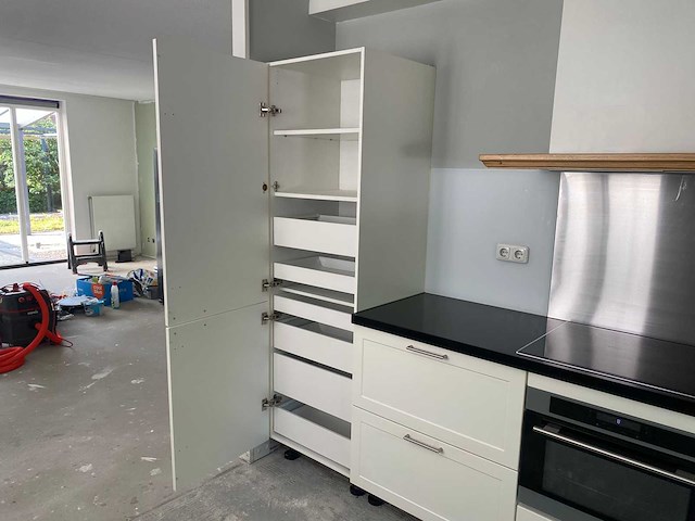 Keuken met apparatuur - afbeelding 12 van  23
