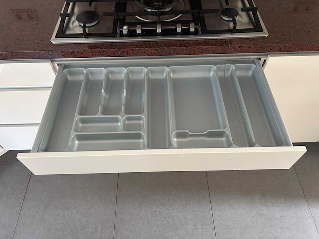 Keuken met apparatuur - afbeelding 5 van  17