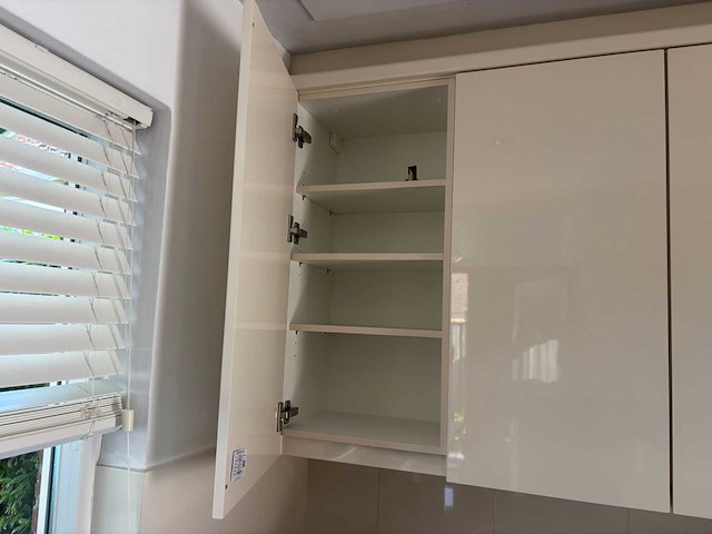 Keuken met apparatuur - afbeelding 15 van  17