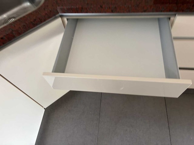 Keuken met apparatuur - afbeelding 17 van  17