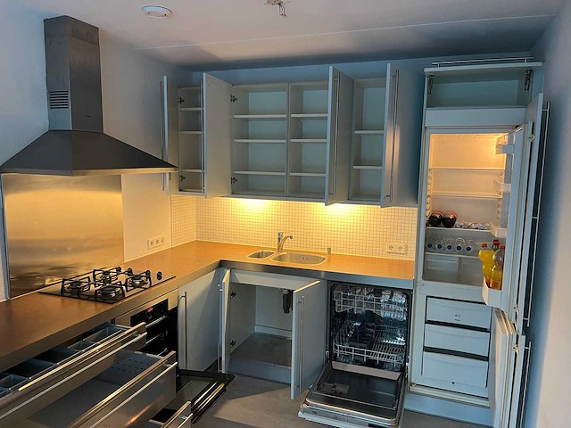 Keuken met apparatuur - afbeelding 3 van  13
