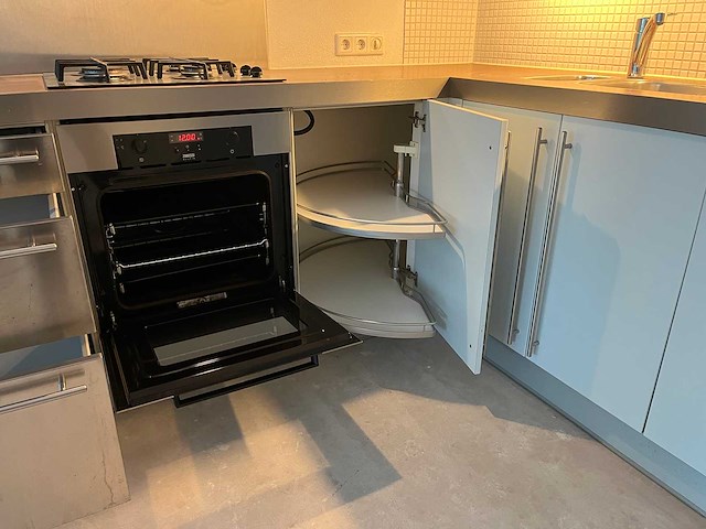 Keuken met apparatuur - afbeelding 12 van  13