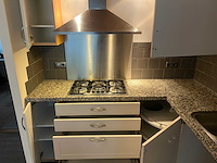 Keuken met apparatuur - afbeelding 4 van  18