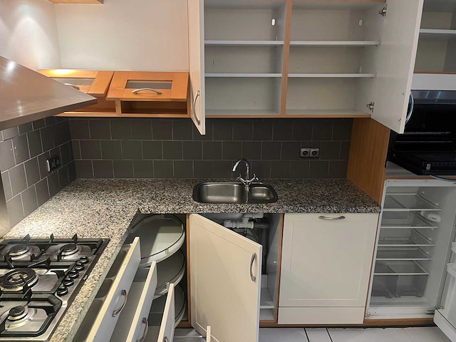 Keuken met apparatuur - afbeelding 6 van  18