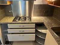 Keuken met apparatuur - afbeelding 9 van  18
