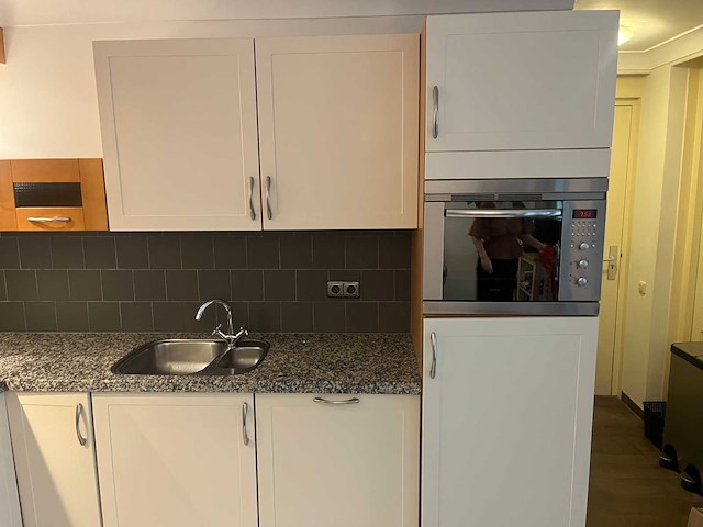 Keuken met apparatuur - afbeelding 15 van  18