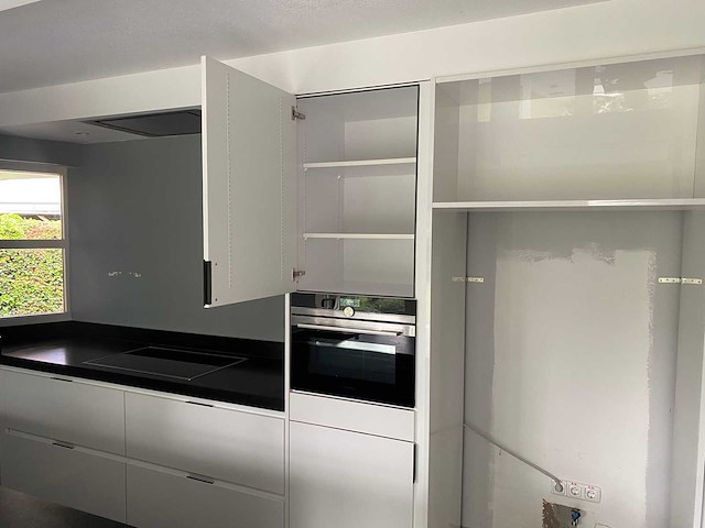 Keuken met apparatuur - afbeelding 6 van  24