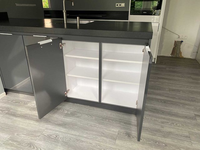 Keuken met apparatuur - afbeelding 15 van  24