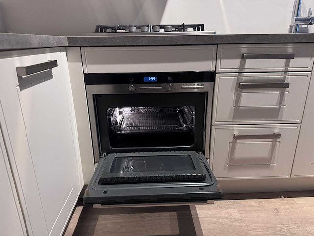 Keuken met apparatuur - afbeelding 2 van  18