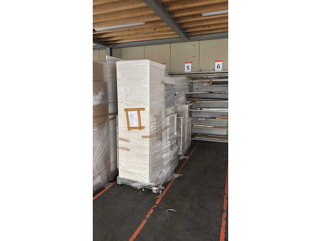 Keuken met apparatuur - afbeelding 10 van  18