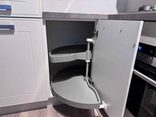 Keuken met apparatuur - afbeelding 12 van  18