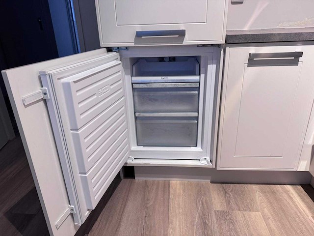 Keuken met apparatuur - afbeelding 13 van  18