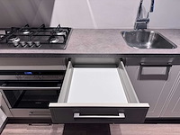Keuken met apparatuur - afbeelding 15 van  18