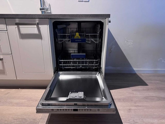 Keuken met apparatuur - afbeelding 18 van  18